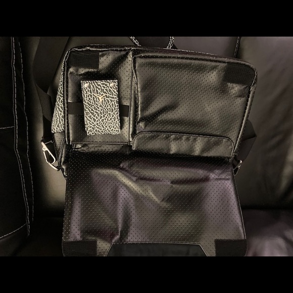 Michael Jordan Messenger Bag - Picture 4 of 5